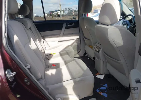 2011 Toyota Highlander Base V6 z USA, uszkodzony, nr VIN 5TDBK3EH2BS060347